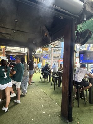 Little Woodrow's West 6th by null