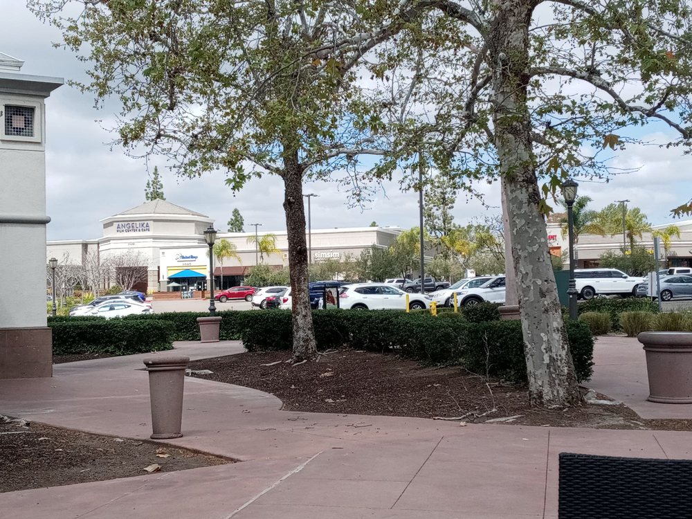 CARMEL MOUNTAIN PLAZA Updated September 2024 16 Photos & 15 Reviews