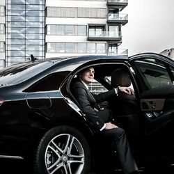 Daisy Limousine Service - Premier Car Service