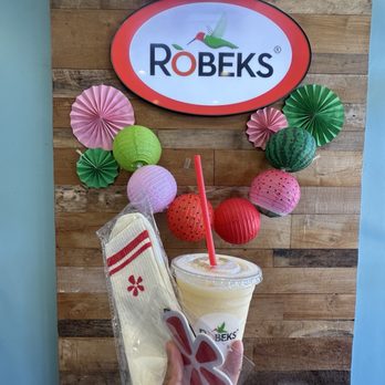 Elite Experience: Robeks - Cute photo op area by the front entrance - Yelp Events Near Me - San Marcos, California