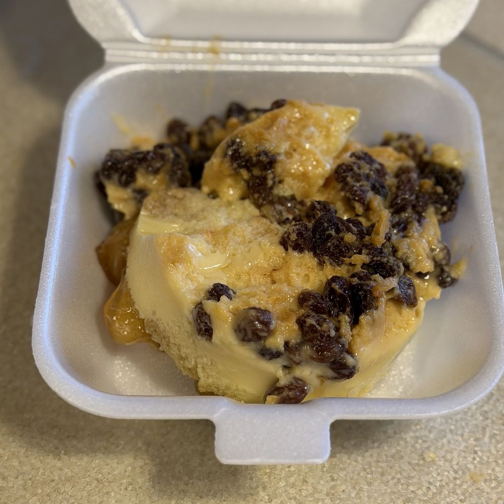 Fredi’s Grill - Bread pudding with raisins - American Near Me - Burton, Michigan