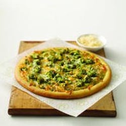 Life Cafe - Chicken Pesto Pizza