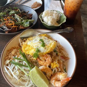Thai Central Cuisine - Pad thai shrimp $16 - best thing 7/10 - Thai Near Me - Los Angeles, California Thai Central Cuisine - Pad thai shrimp $16 - best thing 7/10 - Thai Near Me - Los Angeles, California