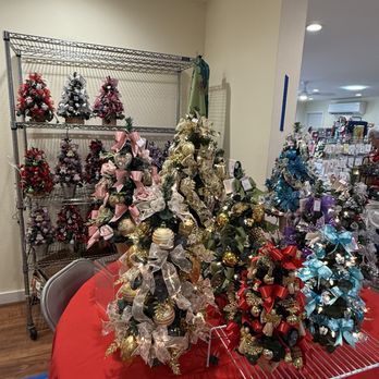 Holiday Shoppe - Skillfully crafted mini Christmas trees - Arts & Crafts Near Me - Honolulu, Hawaii Holiday Shoppe - Skillfully crafted mini Christmas trees - Arts & Crafts Near Me - Honolulu, Hawaii