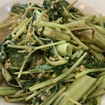La Petite Camille - Love this dish with garlic, but need more green leaves. - Vietnamese Near Me - Millbrae, California La Petite Camille - Love this dish with garlic, but need more green leaves. - Vietnamese Near Me - Millbrae, California
