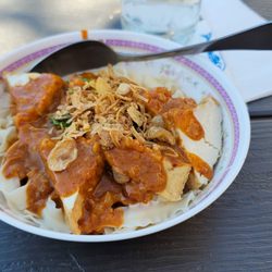 Amazing satay noodles with Tofu and fried goodness on top