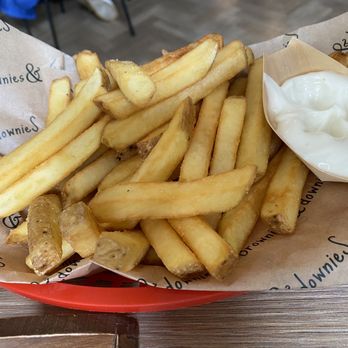 Brownies And Downies - French fries with vegan mayonnaise - Breakfast & Brunch Near Me - Harderwijk, GE