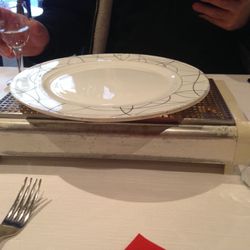 Jardin D'Asie - Plate warmer with tealights.