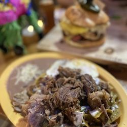 LA VECINDAD - Carnitas + chilaquiles- @eatwithher
