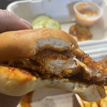 Dave's Hot Chicken - Chicken Shop Near Me - Brookfield, Connecticut Dave's Hot Chicken - Chicken Shop Near Me - Brookfield, Connecticut