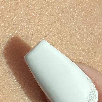 Miami Nail Bar - The corner is lumpy. - Nail Salons Near Me - Miami, Florida