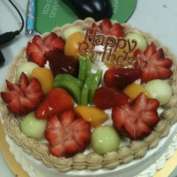 Fay Da Bakery - Fresh fruit cake - Bakeries Near Me - New York, New York