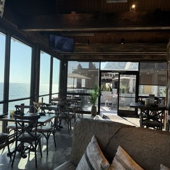 Cal Mex Cantina - See outdoor patio. Dogs allowed - Gastropubs Near Me - Redondo Beach, California