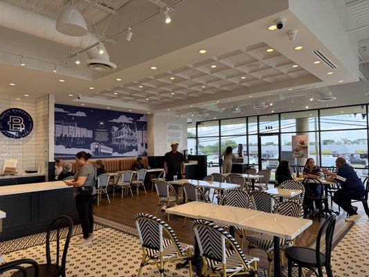 Paris Baguette by null