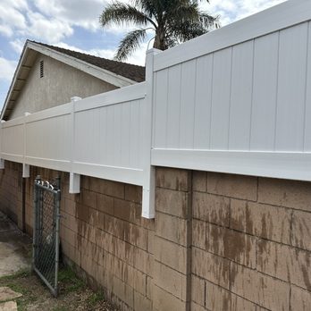 Customize Vinyl Fencing - Fences & Gates Near Me - Northridge, California