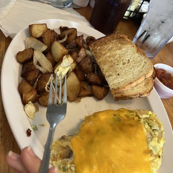 Beach Diner - Mexican omelet with home fries and toast - Diners Near Me - Fernandina Beach, Florida Beach Diner - Mexican omelet with home fries and toast - Diners Near Me - Fernandina Beach, Florida