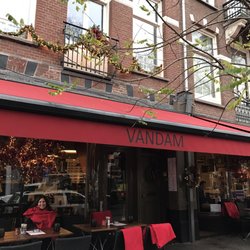 Traiteur en Brasserie Van Dam - Front- outdoor seating with heated lamps