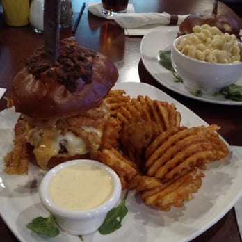Avenue American Bistro - White barbecue burger with waffle fries and avenue sauce - Sports Bars Near Me - Wayne, Michigan Avenue American Bistro - White barbecue burger with waffle fries and avenue sauce - Sports Bars Near Me - Wayne, Michigan
