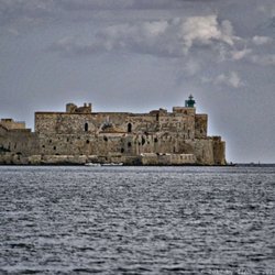Escursioni In Barca Compagnia Del Selene - Befestigung am Buchtausgang (11/2019)