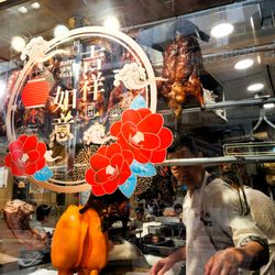龍邦燒味小廚荼餐廳 - Roasted meats in the window
