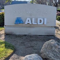 ALDI - Streetside sign