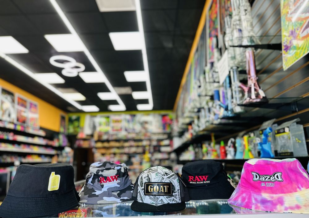 JUST SMOKE AND VAPE Updated September 2024 15 Photos 1305 N