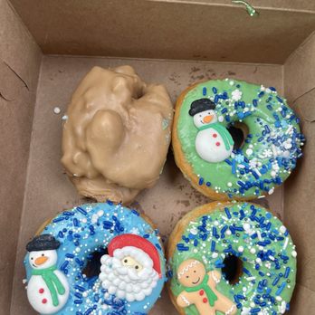 Elk Grove Donuts - Christmas donuts + maple donut - Donuts Near Me - Elk Grove, California Elk Grove Donuts - Christmas donuts + maple donut - Donuts Near Me - Elk Grove, California