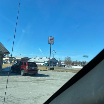 Weeks Diner - Sign out front - Diners Near Me - Sainte Genevieve, Missouri
