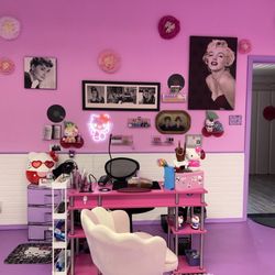Nail Stalgic - Theresa's nail station