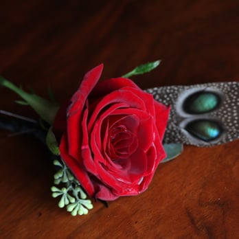 Anne Mendenhall Flowers - Groomsman bouttoniere - Florists Near Me Anne Mendenhall Flowers - Groomsman bouttoniere - Florists Near Me