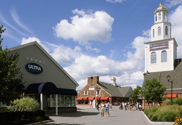 Woodbury Common Premium Outlets by null