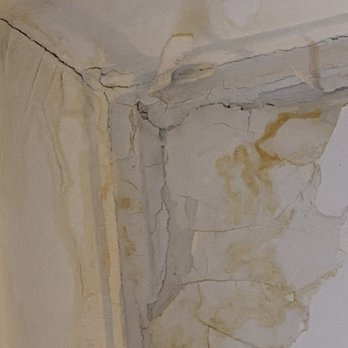 Water Damage Spilt Molding And Caving Ceiling Yelp