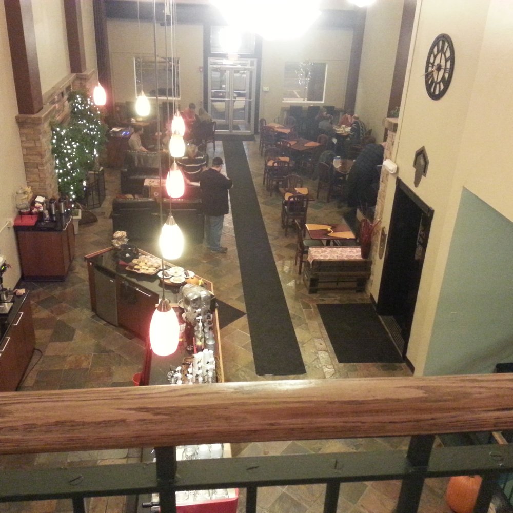 Live music, Saturday night. Open until 10pm...don't know why yelp says it's closed on Saturdays.