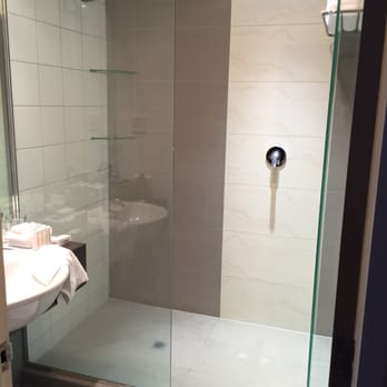 Rydges Auckland - Door-less showers. Pretty normal in NZ! - Hotels Near Me - Auckland, AUK