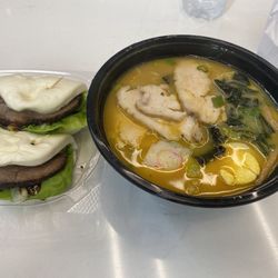Poke Island & Grill