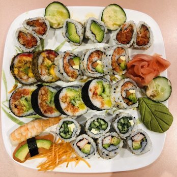 Thmor Da - a plate of sushi and rolls - Pan Asian Near Me - Montreal, Quebec