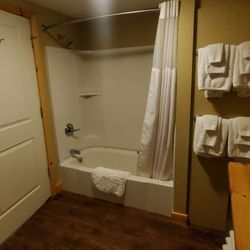 Tahquamenon Suites Lodging