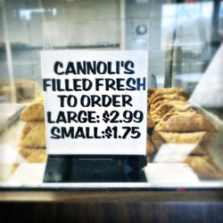 Ianiro's Imported Foods - Cannoli to order