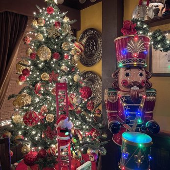 Gulliver's Restaurant - American Near Me - Irvine, California
