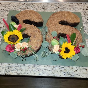 Flying Pig Cakery - My husband ordered this beautiful cake for my birthday.  She even made a model of our standard poodle. The cake was delicious. - Cupcakes Near Me