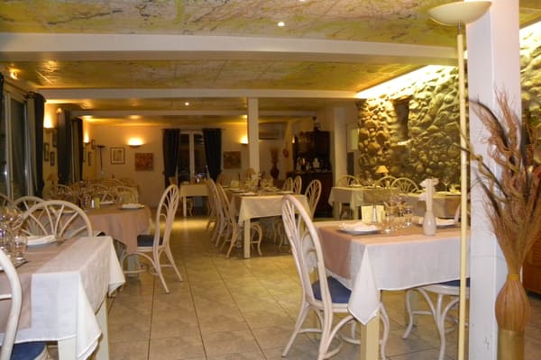 Le Chat Qui Rit 10 Photos Mediterranean 1 Route De Ceret Reynes Pyrenees Orientales France Restaurant Reviews Phone Number