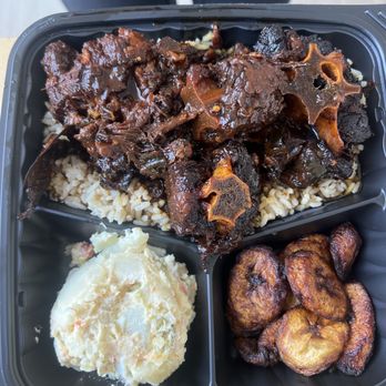 OnPointttt - This is the oxtail with rice and peas, fried plantain and potato salad. It's heaven. - Food Trucks Near Me - Los Angeles, California OnPointttt - This is the oxtail with rice and peas, fried plantain and potato salad. It's heaven. - Food Trucks Near Me - Los Angeles, California