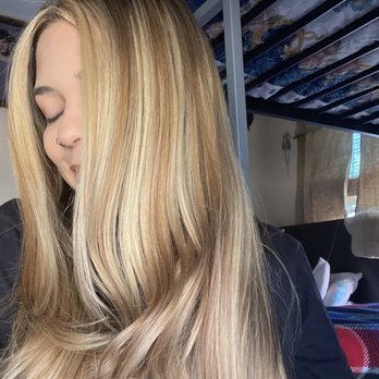 A Robert Cromeans Salon - Vianca brought my hair to life, it's so flowy & soft. Wow - Hair Salons Near Me - San Diego, California