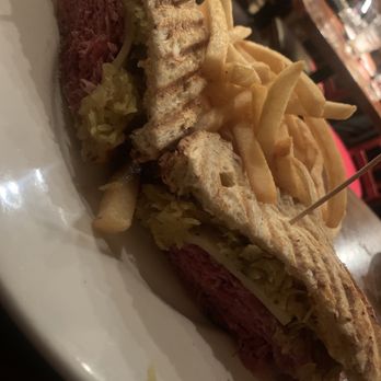 Middleton Tavern - Corned Beef Sandwich - Seafood Near Me - Annapolis, Maryland Middleton Tavern - Corned Beef Sandwich - Seafood Near Me - Annapolis, Maryland