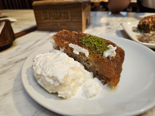 Karaköy Güllüoğlu - Nadir Güllü by null