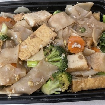 Thai Spoon & Sushi - Pad See Eiw with tofu - Sushi Bars Near Me - Chicago, Illinois Thai Spoon & Sushi - Pad See Eiw with tofu - Sushi Bars Near Me - Chicago, Illinois