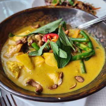 Le Colonial - Chicken curry - Vietnamese Near Me - Chicago, Illinois