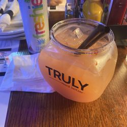 Great customer service- fast seating to our table and wonderful drinks! Highly recommend.