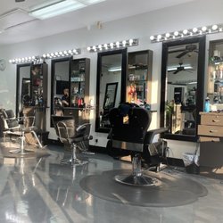 Leslie's Hair Salon