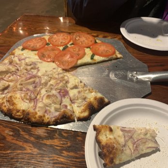 Pizza Harbor - Garlic Chicken & Margherita - Pizza Near Me - Seaside, Oregon